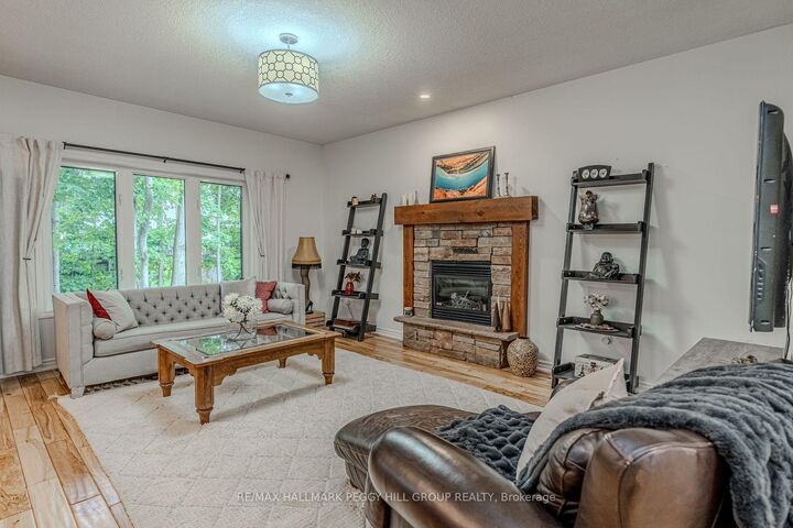 Property Photo: 11 Oakmont Avenue ON L0L 2L0