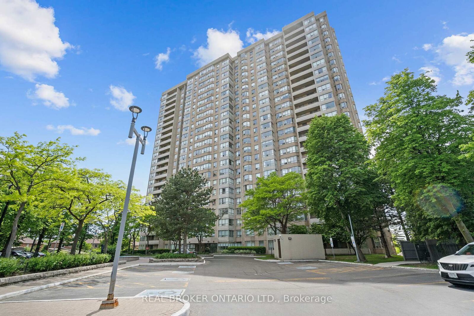 Property Photo: 30 Malta Avenue 1603 ON L6Y 4S5