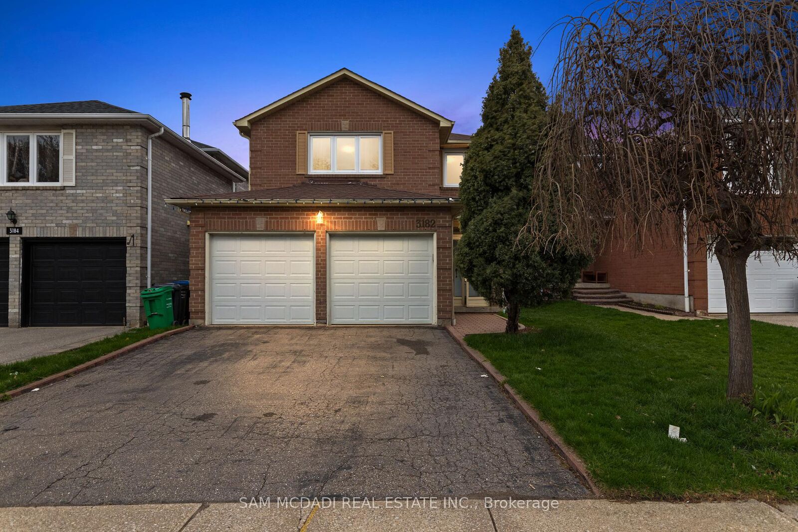 Property Photo: 3182 Shadetree Drive ON L5N 6P4