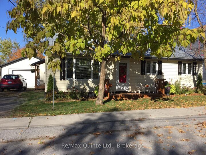 Property Photo: 14 Bay Avenue ON K0K 1T0