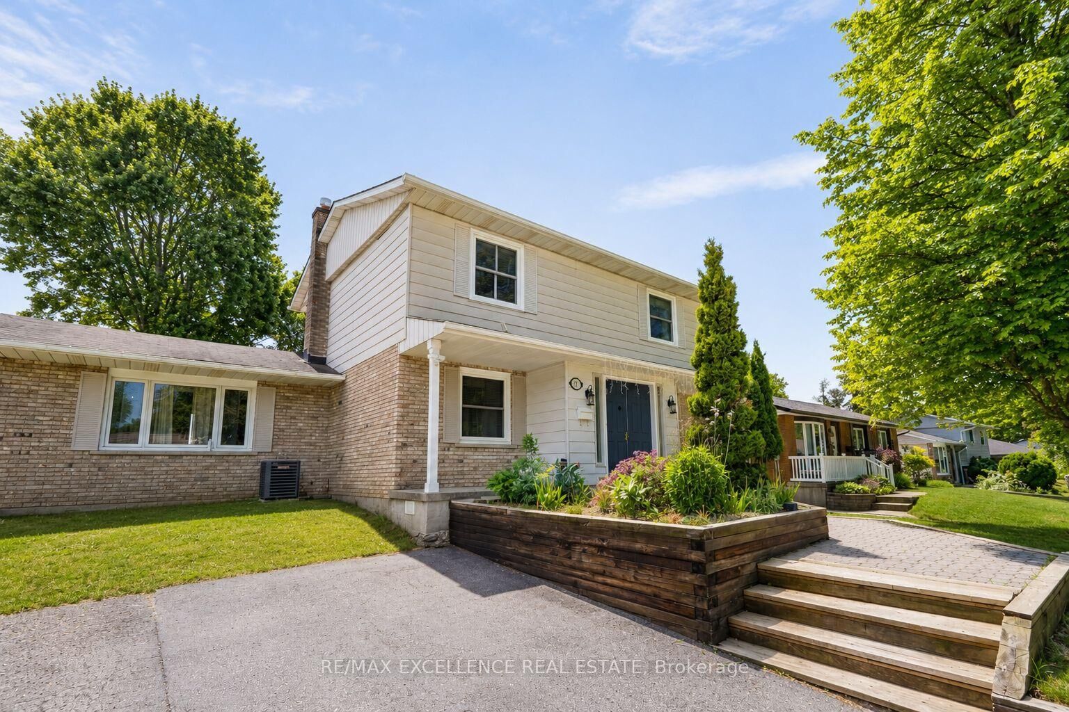 Property Photo:  27 Wadsworth Drive  ON N5C 3L3 