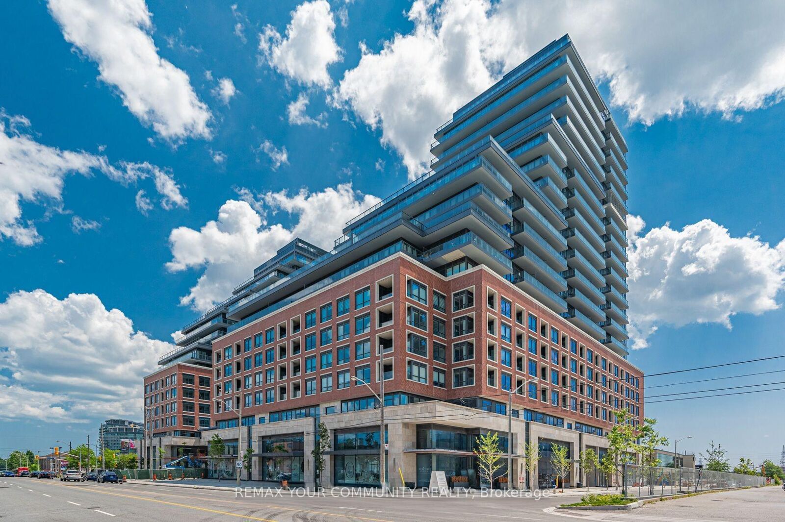 Property Photo:  33 Frederick Todd Way 1305  ON M4G 0C9 