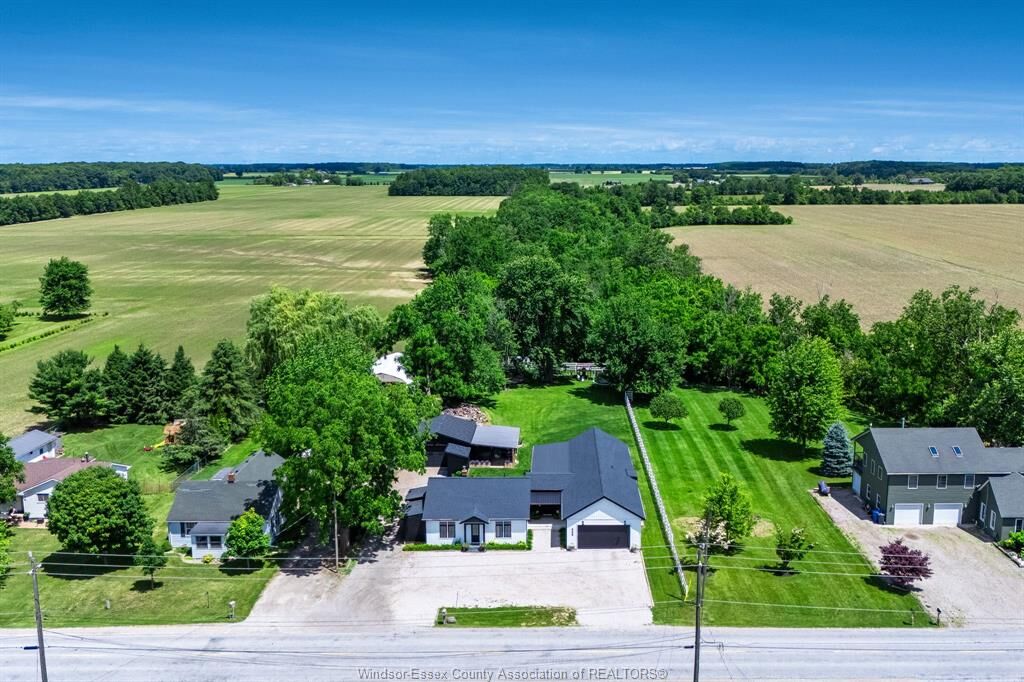 Photo de la propriété: 568 Road 2 West ON N9Y 2E4