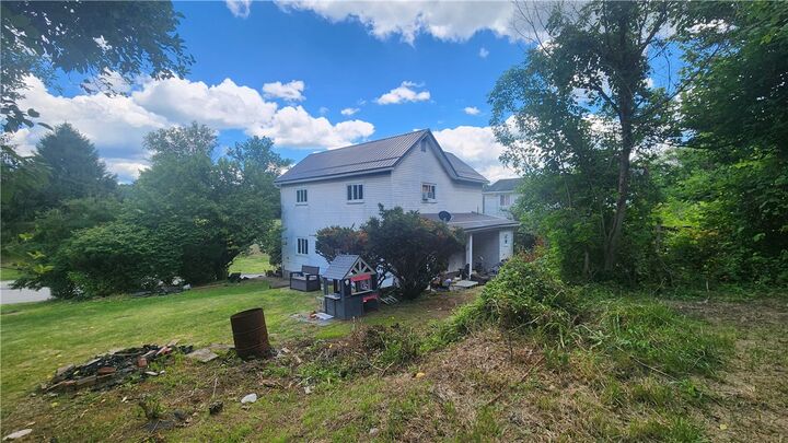 Property Photo: 2404 Easler St PA 15132