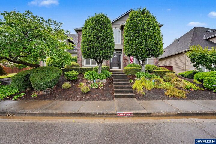 Property Photo: 1665 Sisters Ct NW OR 97304