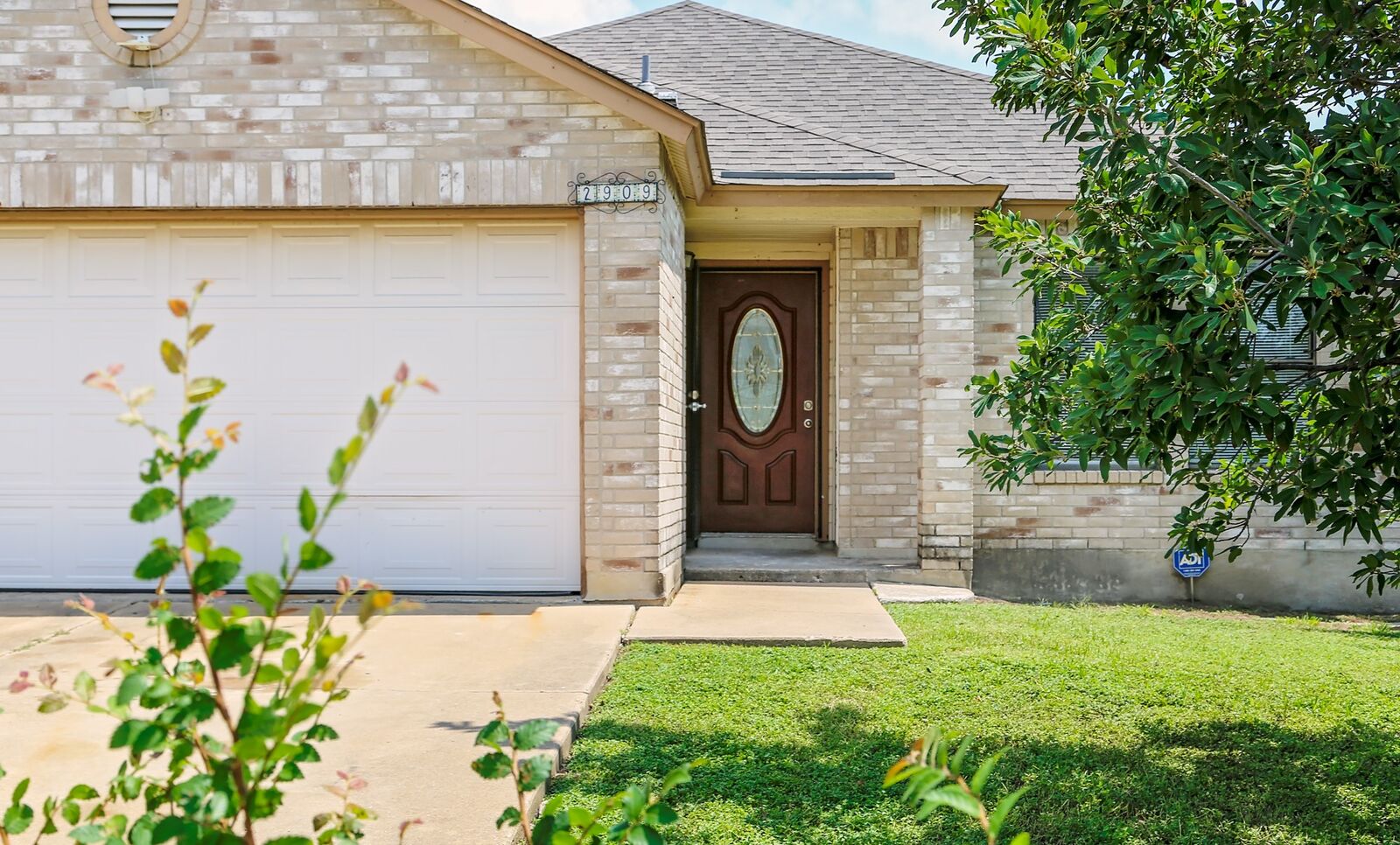 Property Photo:  2909 Donnell Drive  TX 78664 