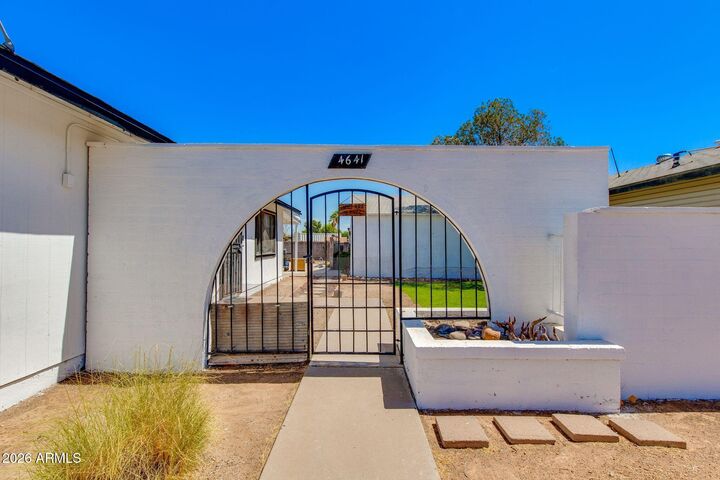 Property Photo:  4641 E Roeser Road  AZ 85040 