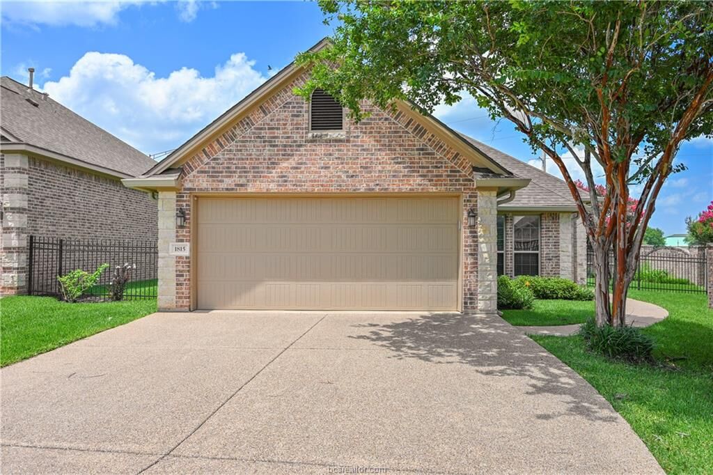 Property Photo:  1815 Lakeshore Circle  TX 77845 