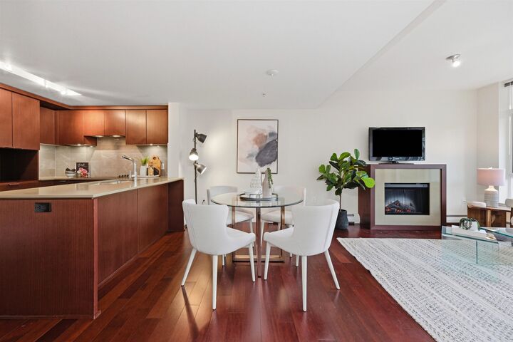 Property Photo:  158 W 13th Street 205  BC V7M 0A7 