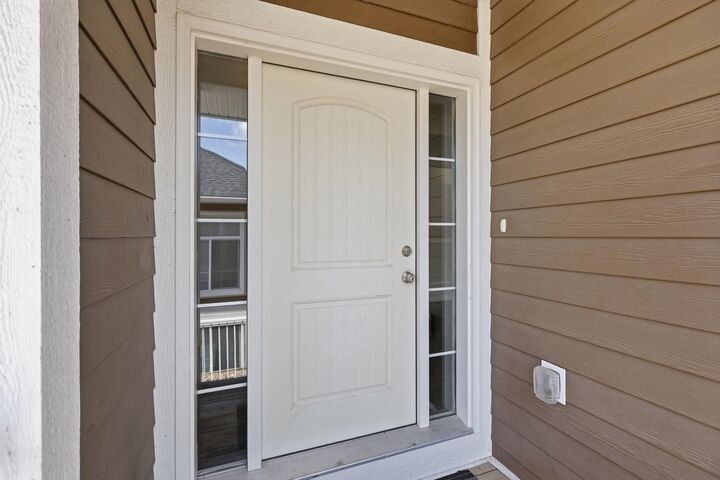 Property Photo: 2514 Spring Bank Avenue 103 BC V1K 0B1