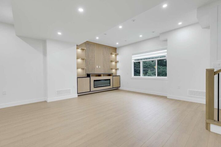 Property Photo: 9964 120 Street 102 BC V3W 6N5