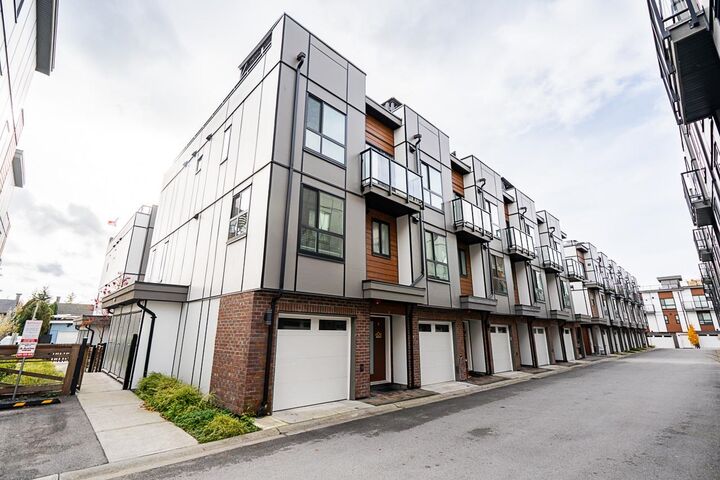 Property Photo: 19760 55 Avenue 31 BC V3A 0L1