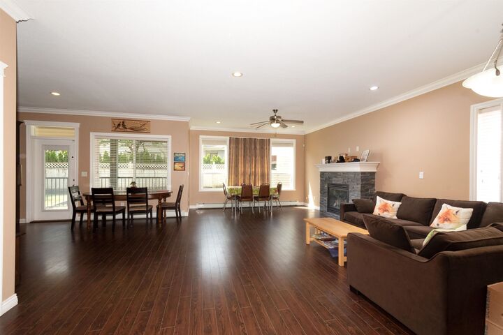 Property Photo:  32620 Carter Avenue  BC V4S 0B7 