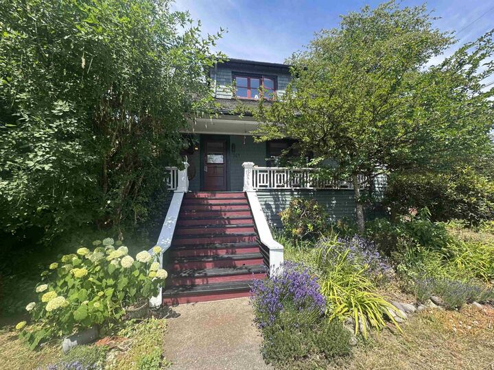 Property Photo: 364 E 14th Street BC V7L 2N6