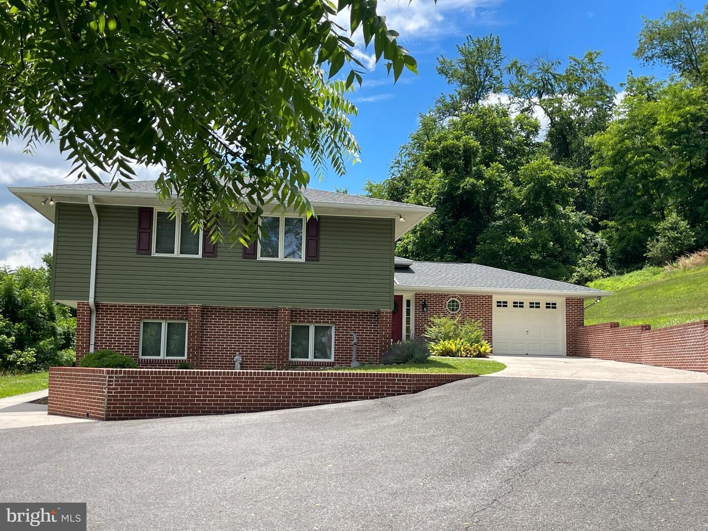 Property Photo:  820 Woodland Avenue  MD 21502 