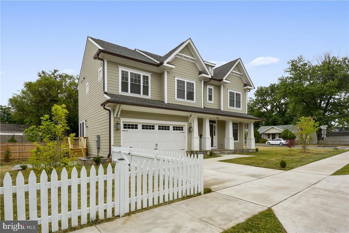 Property Photo: 2205 N Edison Street N VA 22207