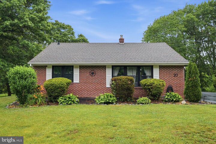 Property Photo:  20 Poplar Road  NJ 08551 