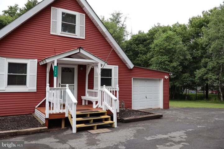 Property Photo: 117 Chippewa Trl PA 18210