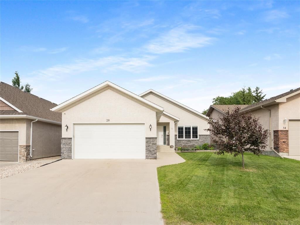 Property Photo:  30 Woodridge Drive  MB R0E 0C0 