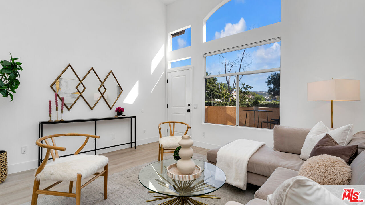 Property Photo:  19431 Rue De Valore  CA 92610 