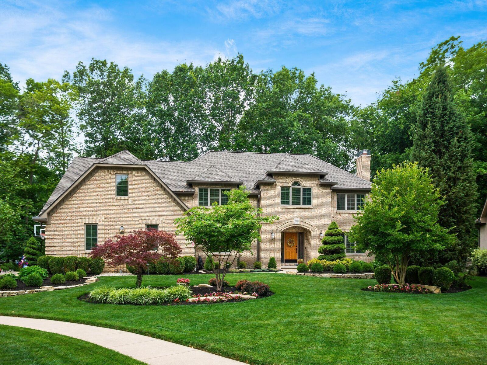 Property Photo: 7083 Oakstream Court OH 43235