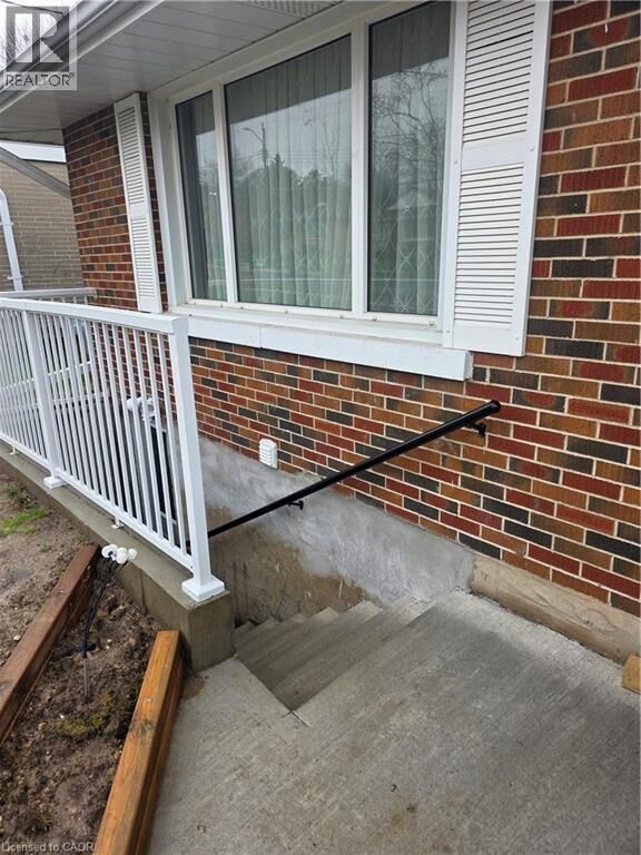 Property Photo:  22 Montrose Avenue  ON N2M 1Y2 