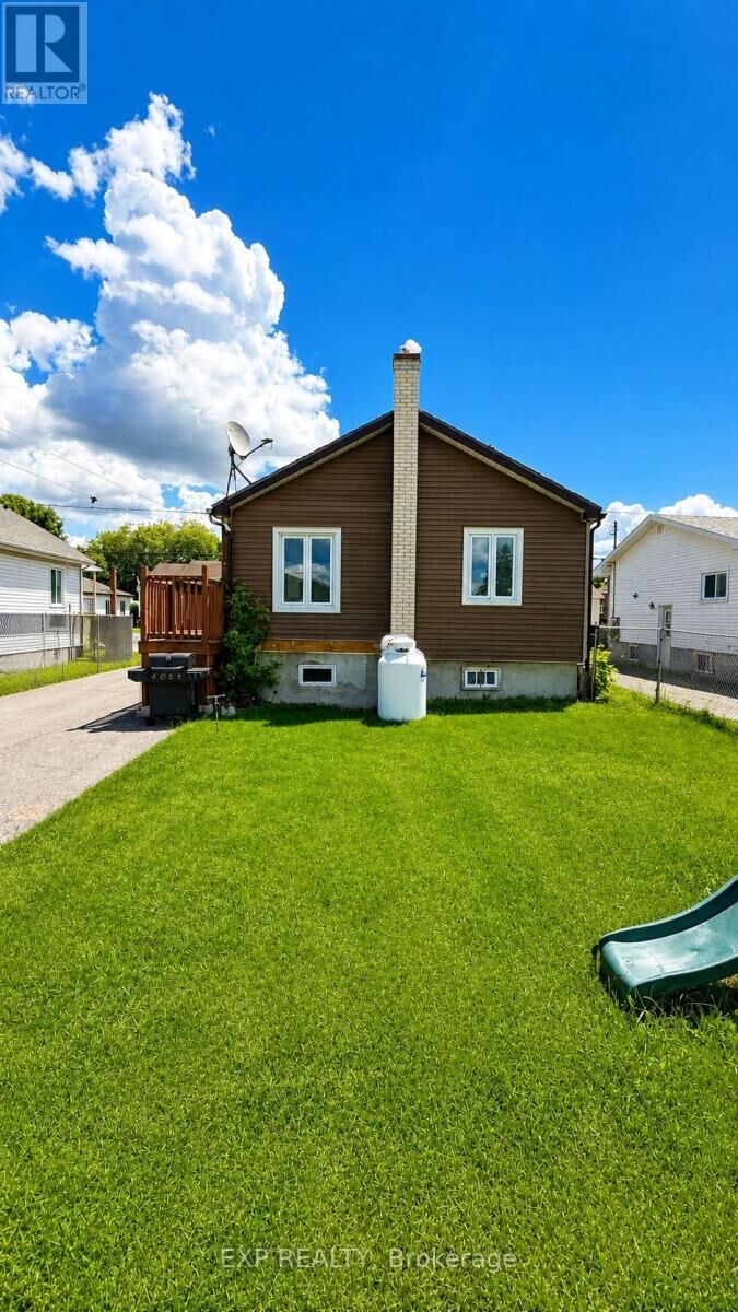 Property Photo:  458 Catherine Street  ON K6A 1Z9 