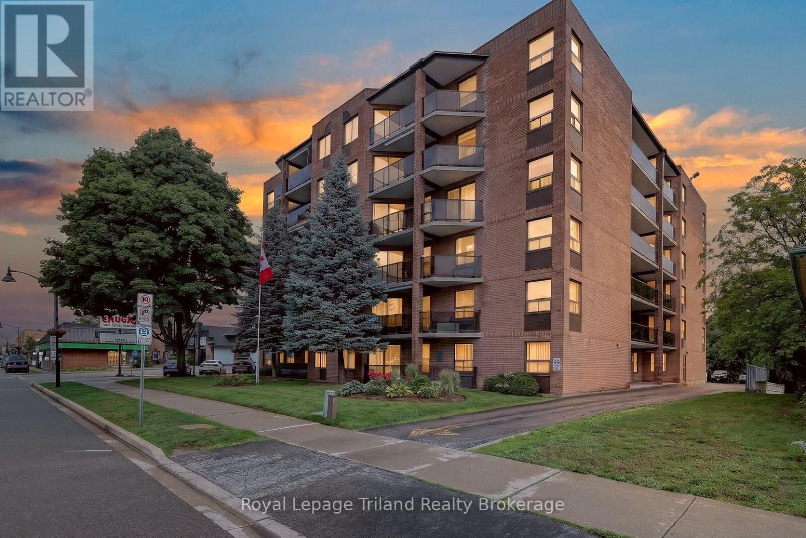 Property Photo:  217 Thames Street South 102  ON N5C 2T6 