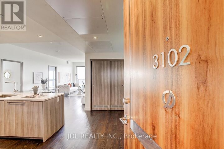 Property Photo:  95 McMahon Drive 3102  ON M2K 0H2 