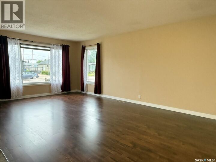 Property Photo:  443 7th Avenue W  SK S0A 2P0 