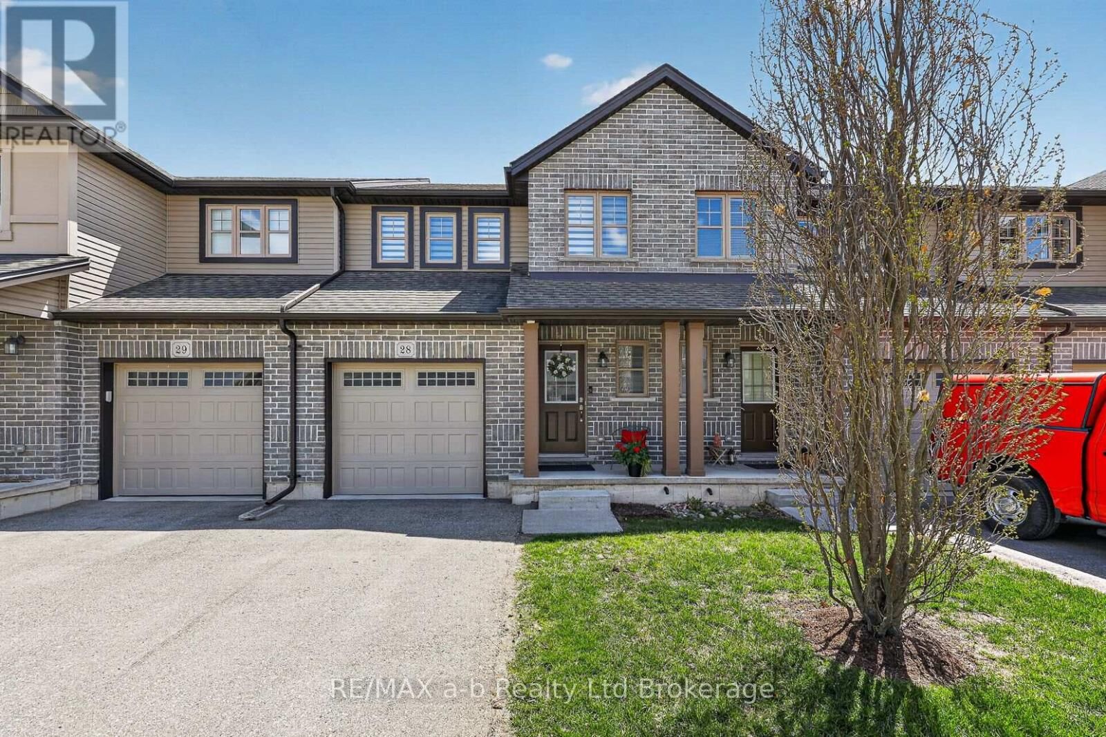 Property Photo: 175 Ingersoll Street North 28 ON N5C 0B9