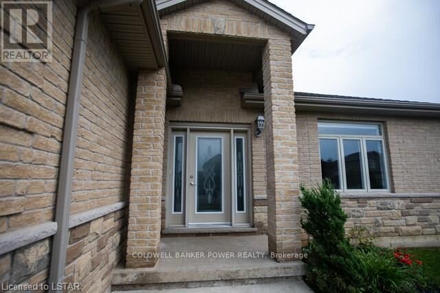 Photo de la propriété:  176 Tanoak Drive  ON N6G 5R3 