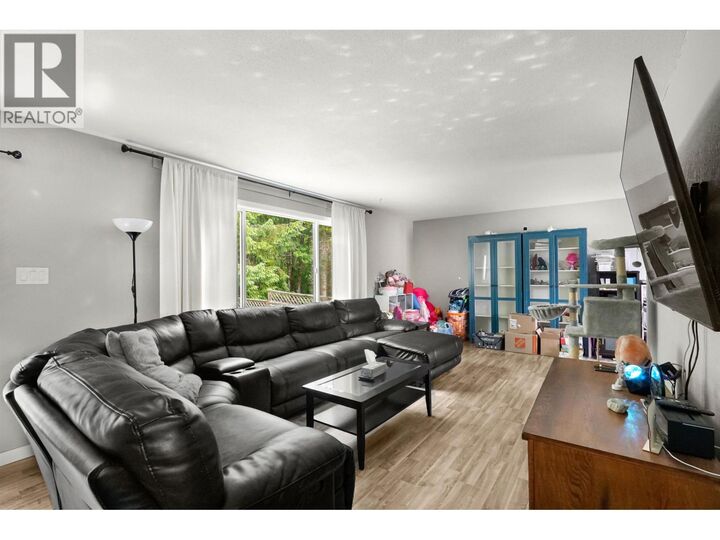 Property Photo:  1337 Tweedsmuir Avenue  BC V8C 1C2 