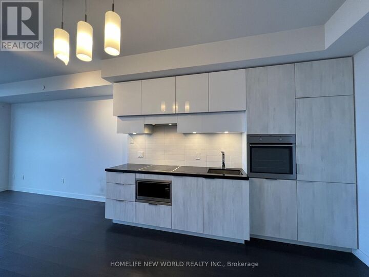 Property Photo: 8 Eglinton Avenue East 4806 ON M4P 0C1