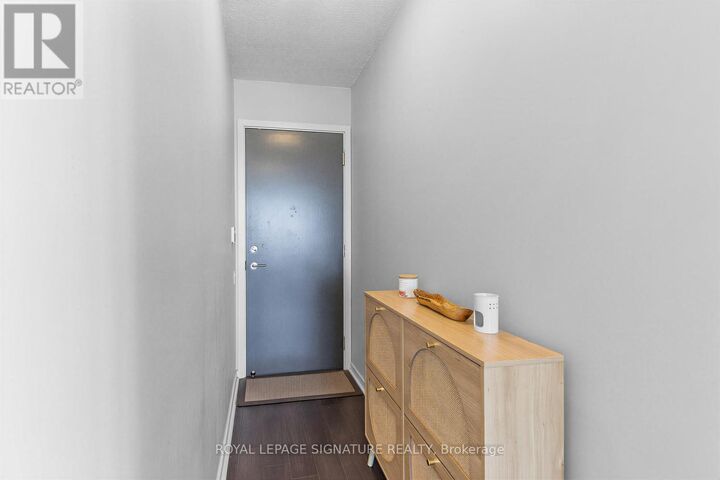 Property Photo:  105 The Queensway 3203  ON M6S 5B5 