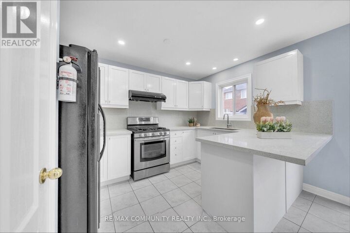 Property Photo:  76 Seasons Drive  ON M1X 1X9 