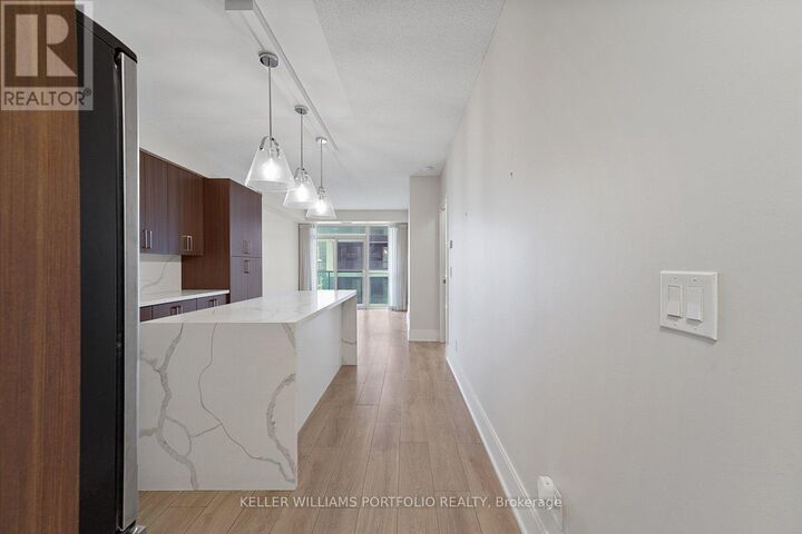Property Photo: 25 Broadway Avenue 1504 ON M4P 1T7