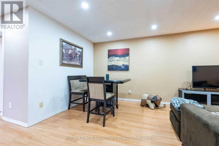 Property Photo:  52 Buchanan Crescent Upper  ON N3P 2A6 