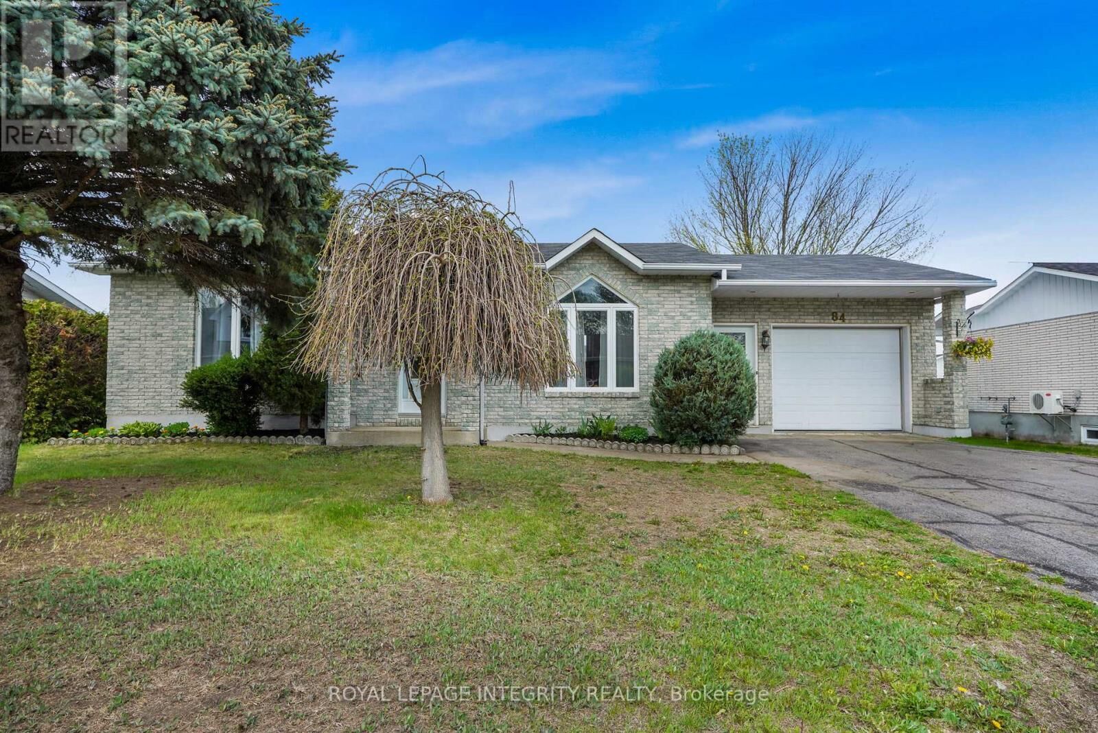 Property Photo:  84 Lalande Crescent  ON K0B 1A0 