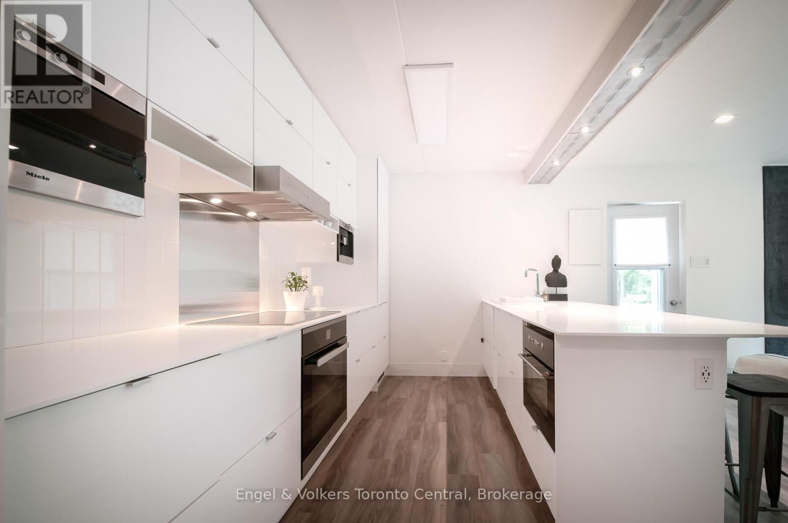 Property Photo: 19 Dawson Drive 50 ON L9Y 5B4
