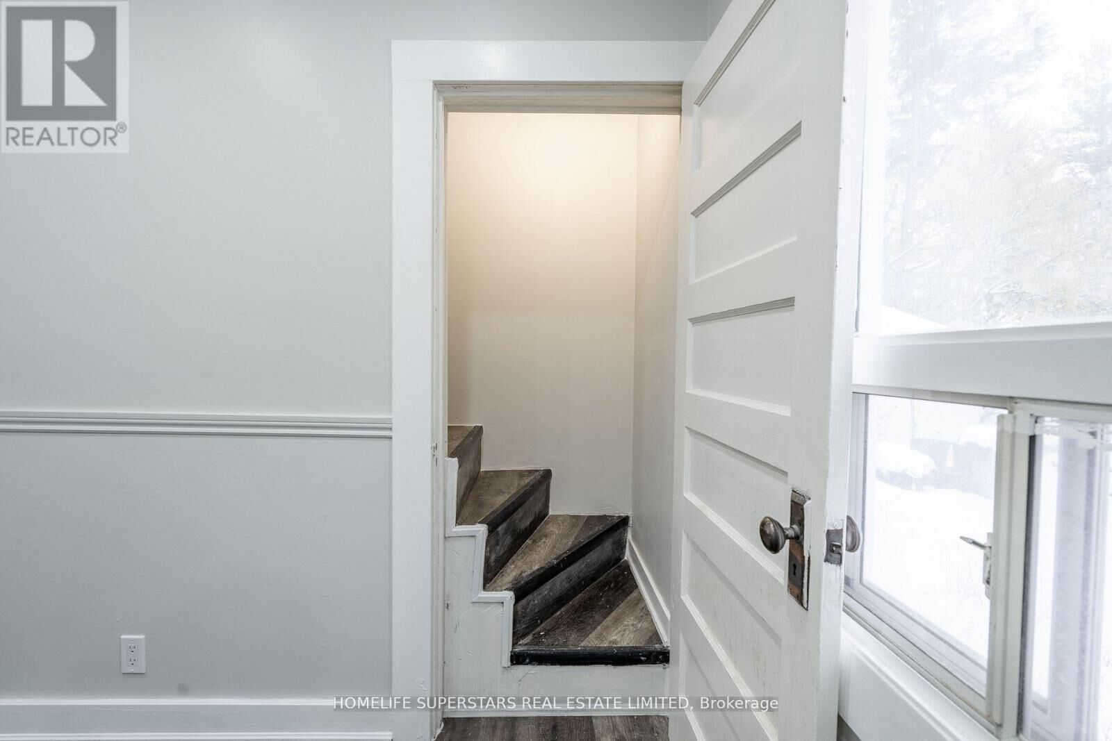 Property Photo: 4550 Homewood Avenue ON L2E 4X8
