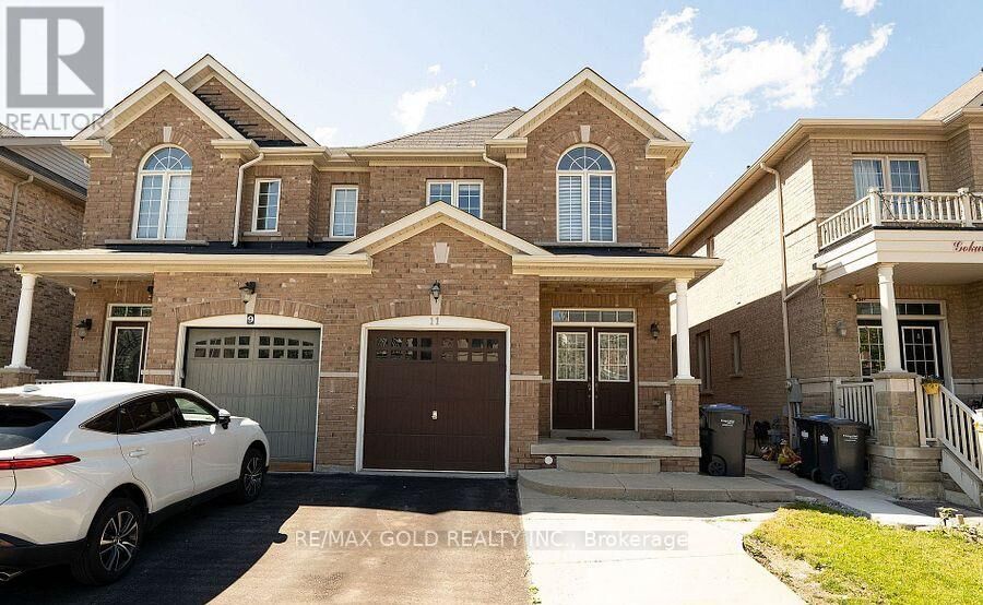 Property Photo: 11 Vanderpool Crescent 1 ON L6P 3W7