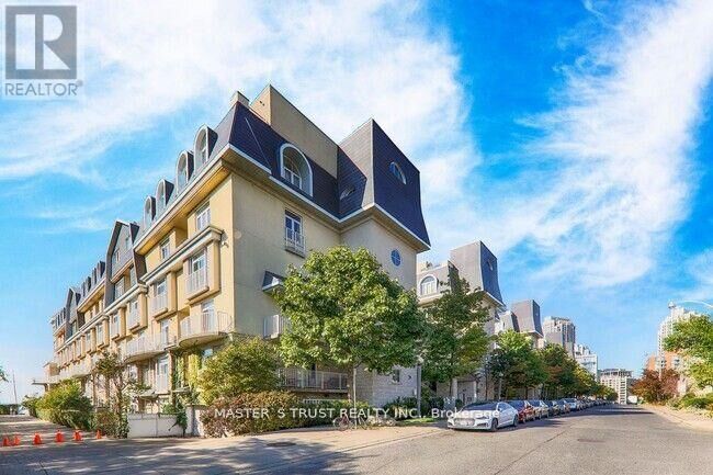 Property Photo:  30 Stadium Rd Road 238  ON M5V 3P4 