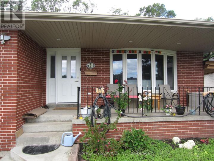 Property Photo: 10 Elrose Rd Road Unit G ON L6T 2C2