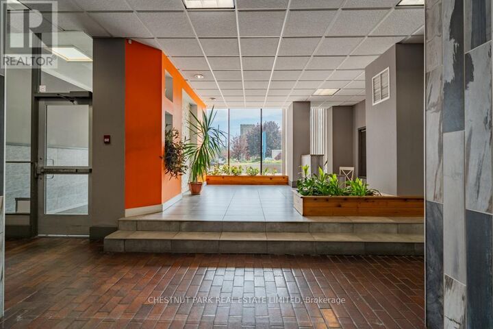 Property Photo:  150 Lakeshore Road West 1003  ON L5H 3R2 