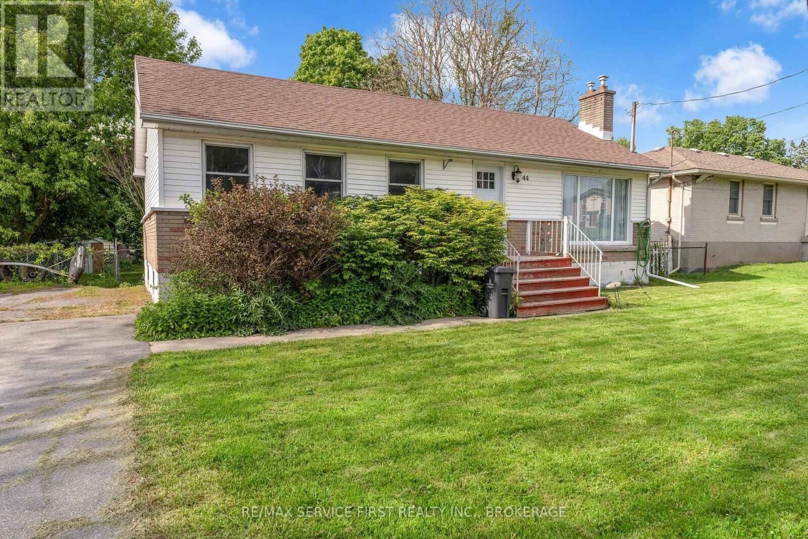 Property Photo:  44 Cranbrook Street  ON K7M 4N2 