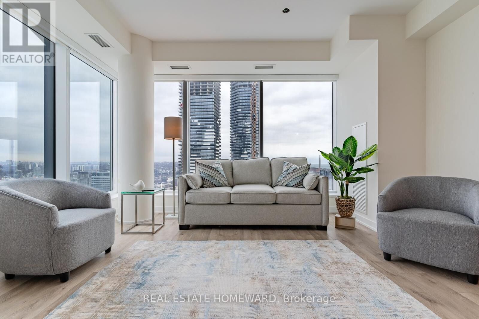 Property Photo:  28 Freeland St. Street 4007  ON M5E 0E3 