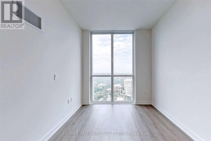 Property Photo:  1 Yorkville Avenue 2411  ON M4W 1L1 