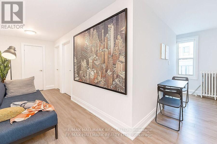 Property Photo:  595 St Clair Avenue West 1  ON M6C 1A3 