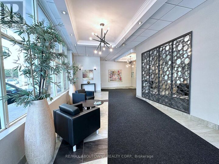 Property Photo: 565 Avenue Road 506 ON M4V 2J9